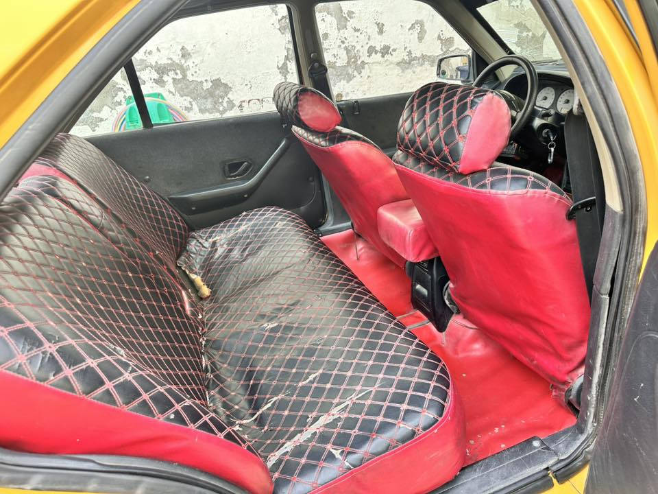 السلام عليكم 

بيجو بارص 2010 للبيع رقم بغداد بأسمي تحويل مباشر مصفرة هيئة و غرامات سنويه لحد 2027 المحرك بي دخانة التبريد شغال السيارة بلادي بيها طخات بسيطة موضحه بالصور 

السعر ٢٦ ورقة وبيها مجال بسيط 
المكان بغداد الدورة 
الرقم ***********
