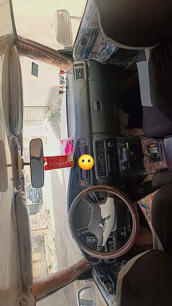 السلام عليكم مارك شيزر موديل 92 
تخم تاير صدر امامي خلفي جديد مكينه لاصرف ولاتبخير السياره مصبوغه عام للجماليه 
كهربائيات كلها شغاله من الدعاميه للدعاميه وغرفتها جديده دوشمه جديده سنويه لل29 هزه جديدة شرط التحويل رقم ديالى 
السعر ٣٠ وبيها مجال قليل 
مكانها بغداد التاجيات اركية وفاظل

 ***********
ترهم مراوس حسب القناعه
