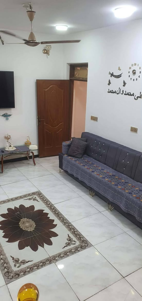 سلام عليكم بيت للبيع المساحه 250متر بناء170 بيت جديد كامل عله طريق السنيه الدوانيه  ويا وصل تطويب يم عمود 706 ثنين غرف+صاله +ستقبال+مطبخ +صحيات خارجه وداخليه بيت بناء طابوك الساس رباط صب السكف عكاده يبعد عن شارع العام 150متر تبليط ***********
