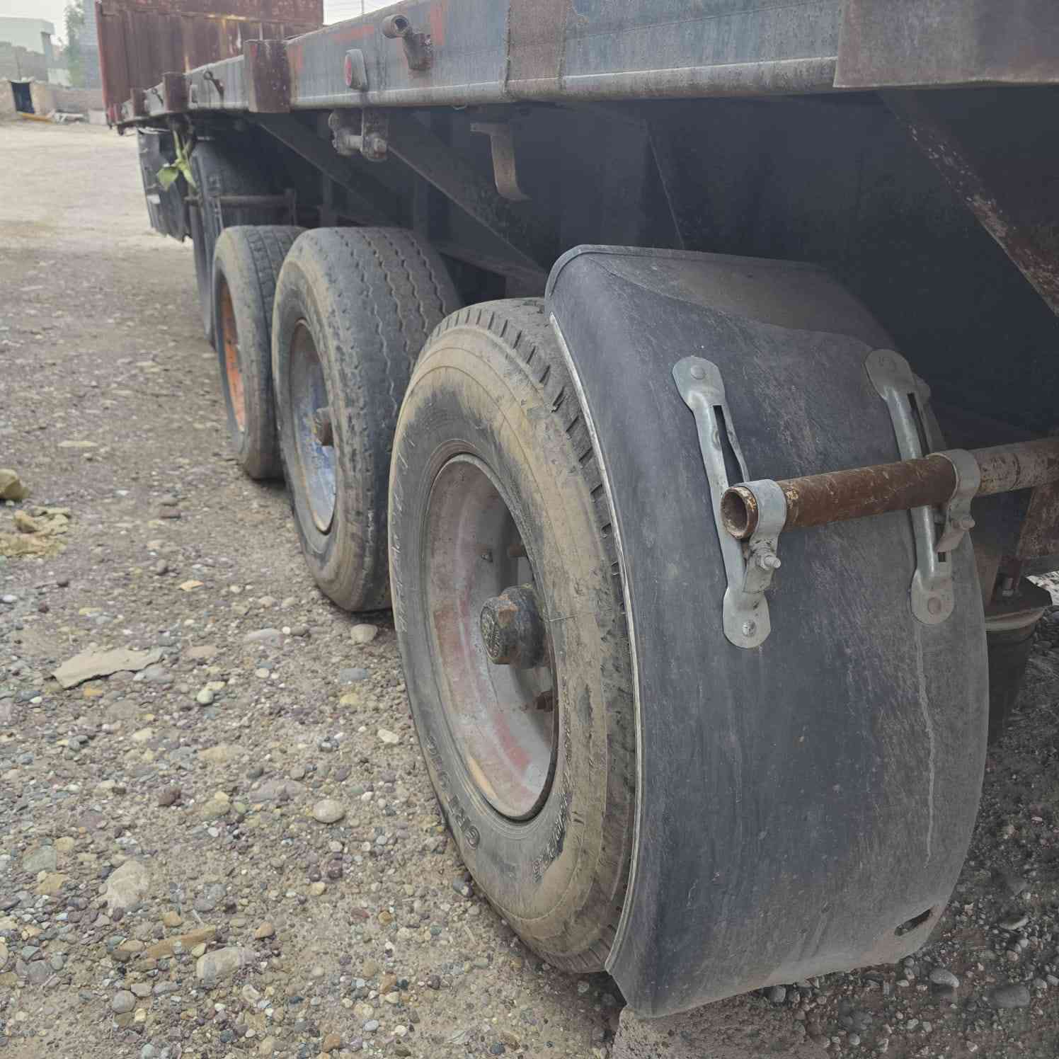 السلام عليكم  عربانه للبيع ثلاث دناكير تك تاير سعر 40 وبيهامجال مكان   صلاحالدين***********
