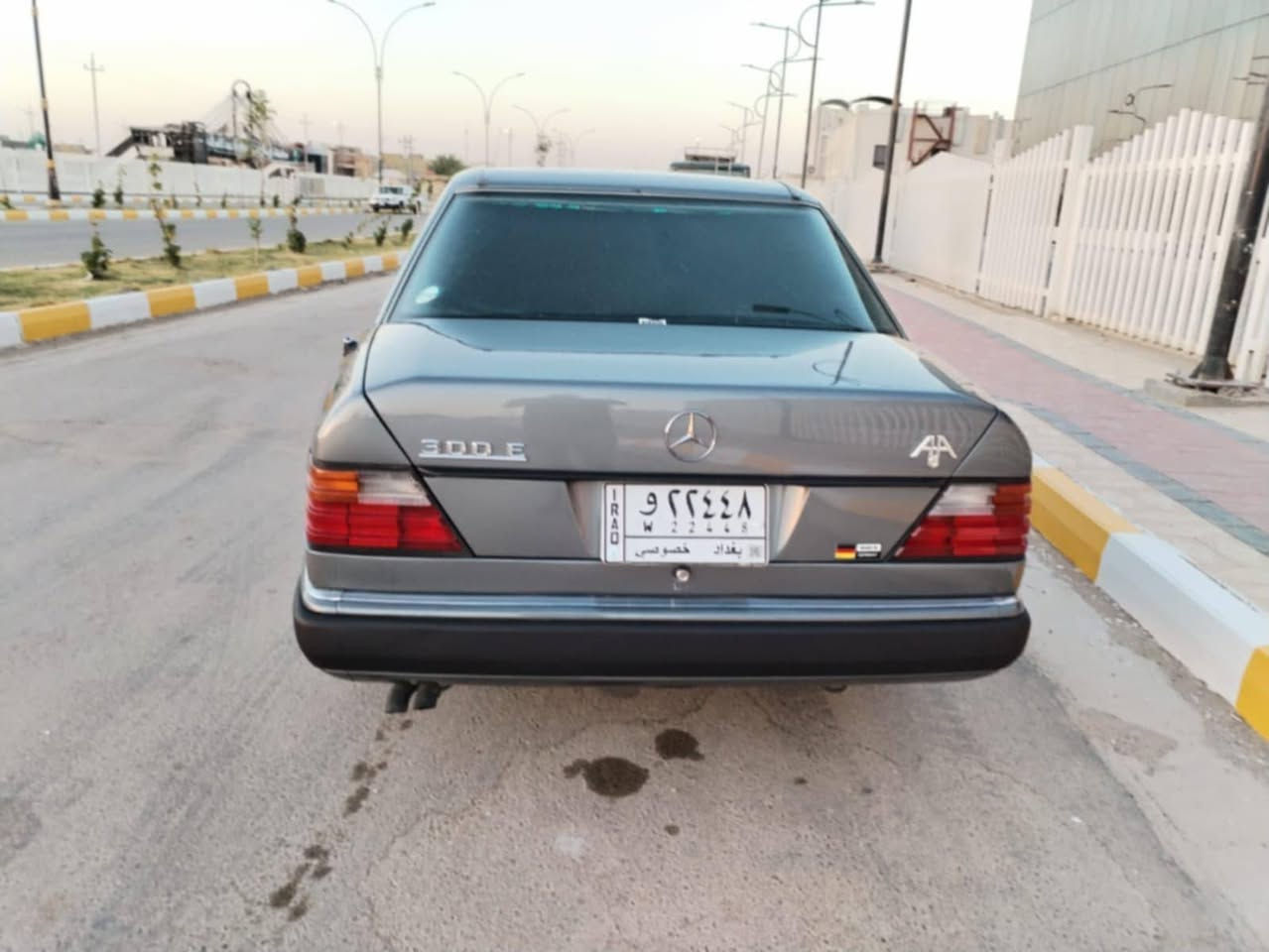 السلام عليكم من رخصه الادمن سياره مارسيدس دب موديل 91للبيع كفاله ضربه وقواعد ومكينه وخياس سياره مرتبه وجاهزه توني شد كير ومكينه 2500ديلكو جام كهرباء تخم تاير كهربائيات جاهزه سياره مال بيت ممتعوبه مال جناي تأخذه بالعافيه عليك متصرف عليه سعره 85وبيه مجال عاجبك لمنشور علق ماعاجبك لسوك بي اشكال وتحياتي للجميع❤️ //،***********//المكان ناصريه مركز
