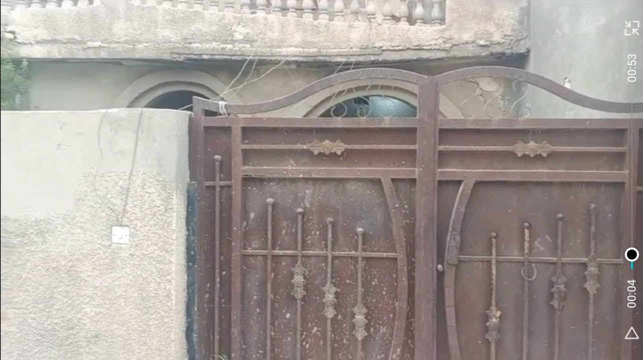 السلام عليكم ورحمة الله وبركاته
بيت ٢٠٠ متر طابو ملك صرف يقع في منطقة حي الاعلام قرب مدرسة الاعلام الابتدائية حسب ما موضح بالصور والفديو يحتوي على مطبخ واستقبال و غرفة نوم  و مخزن وحمامات في الطابق الارضي وغرفتان وحمامات في الطابق الاول يحتاج ترميم 
للاستفسار عن السعر يرجى الاتصال على الارقام التالية 
***********
***********
***********
الرقم الاخير فيه واتس اب
