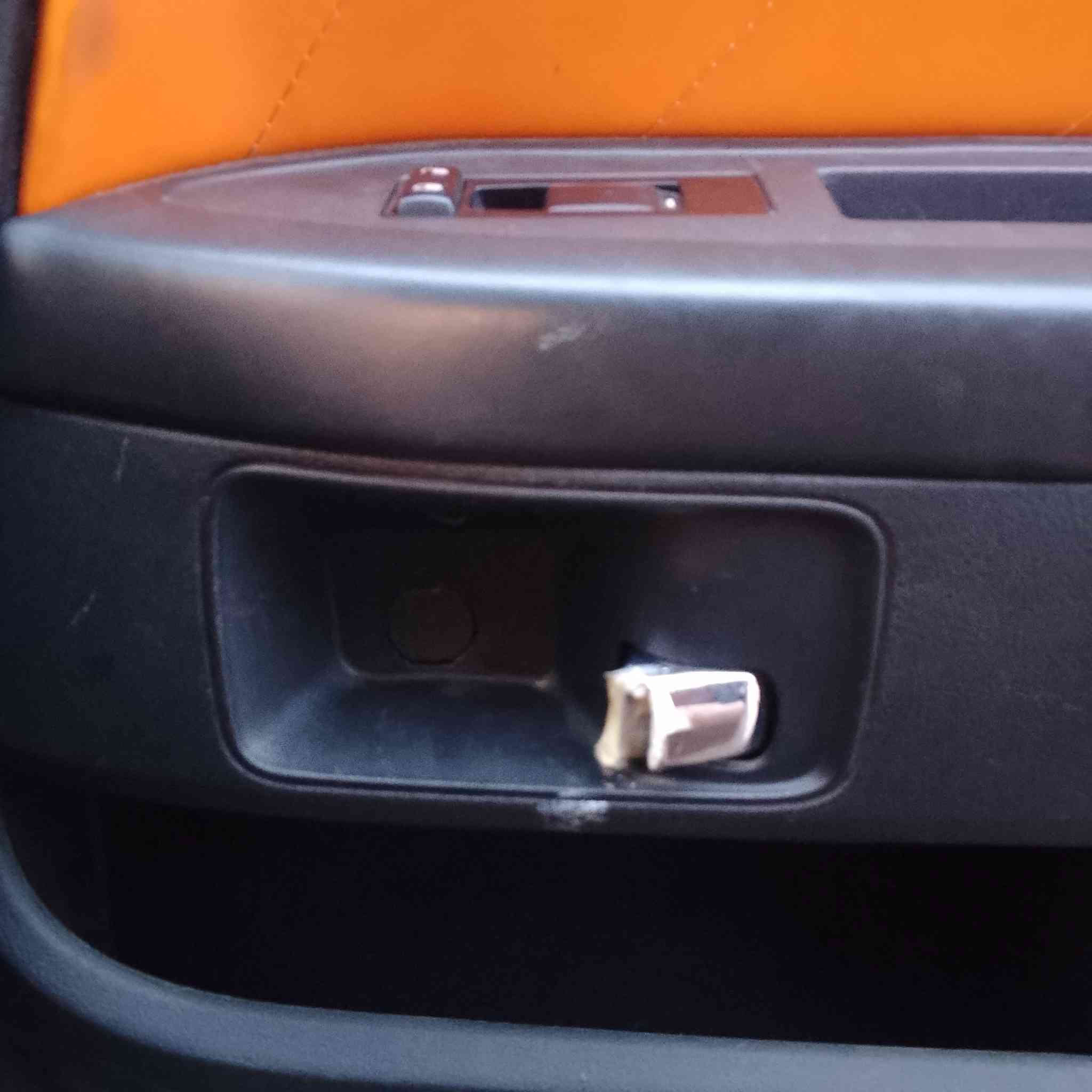 يده باب داخليه جالنجر موديل 14/8
اليده مال باب الداخيه نكسرت عندي و دورت ومالكيت وكالو غاليه... تركتها  

رحت يم عدنان العكيلي  ابو الفايبر گلاس وكال بسيطه هاي ارجعها اقوه من الشركه ورجعت وكدامكم الصور تحكم الشغل والترتيب وشعدك دعاميه مكسره طايره وصله متفيد محتركه لو هم يشتغلها ويرجعها شركه واسعاره  مناسبه
طبعن و الاخ Murtatha Tahseen كال جيبها اصبغها الك 
وماقصرو 

مكان. بغداد مقابل مرور الحسينيه 
‏‪***********‬‏
