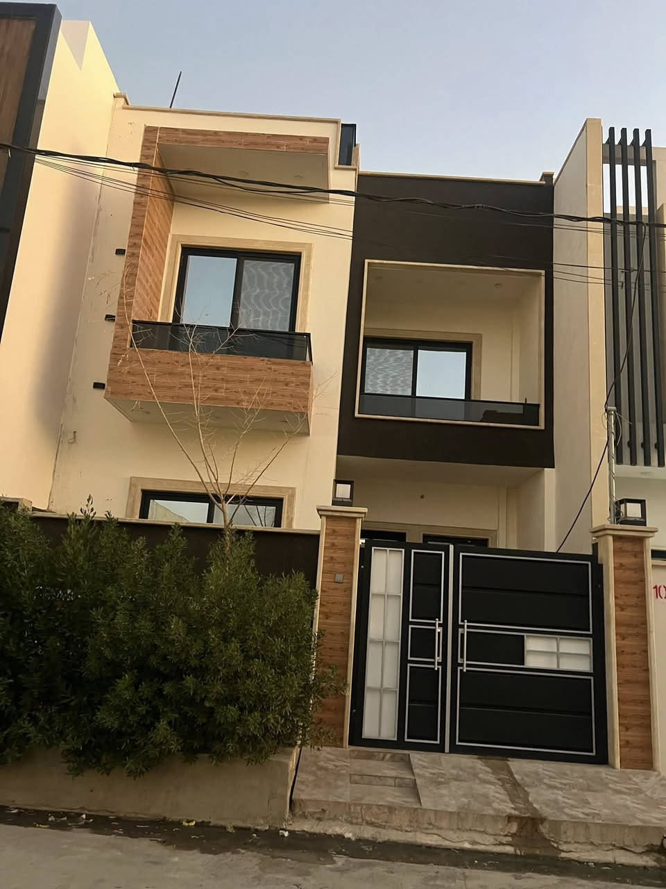 دارللبيع التعليم العالي جمعية النور بيع مستعجل 

بعد الدوره عل يمين

١٥٠ متر واجها ٧ ونص

اربع غرف نورم بناء حديث

نضام سبالت

نضام دكتات

***********

***********
