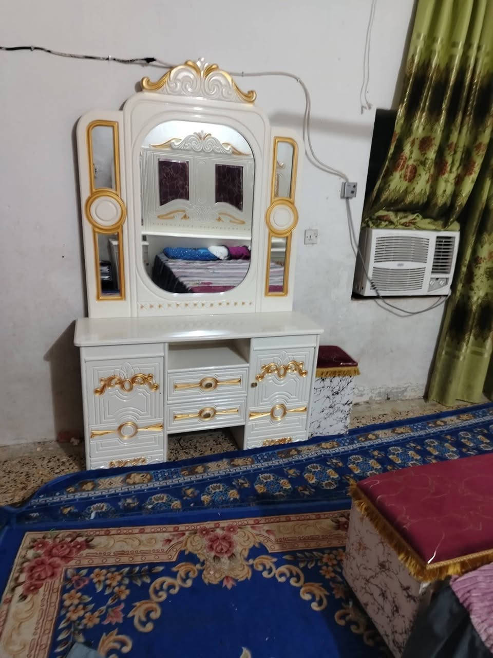 السلام عليكم ورحمة الله وبركاته غرفه نوم جديده استخدام شهرين فقط للبيع السعر مليون وبيها مجال الشراي للاتصال على الرقم ***********
