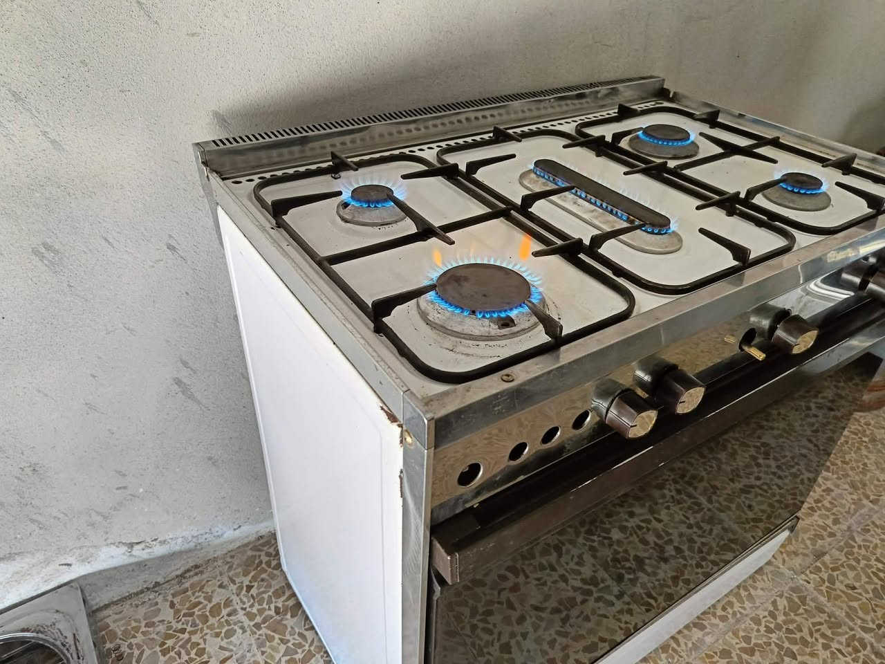 كونفيره حجم كبير شغاله شرط كامل 3 سرعات ونضيفه جدا السعر115 بيها مجال بسيط
ميز توليت نضيف السعر 70 الف 

طباخ عشتار نضيف شغال بس الفرن ما يشتغل السعر 75 الف 

مكان موصل الطلب عل خاص


**إذا كنت صاحب هذا الإعلان وتريد حذفه لأي سبب، رجاءا أرسل رسالة إلى الدعم الفني**