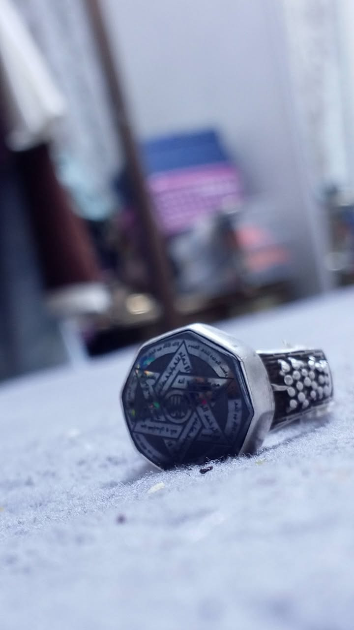 حديد الصيني عليه نجمة داوود  
فضة ثقيل نقش يدوي عنقود عنب عليه السعر خاص


**إذا كنت صاحب هذا الإعلان وتريد حذفه لأي سبب، رجاءا أرسل رسالة إلى الدعم الفني**