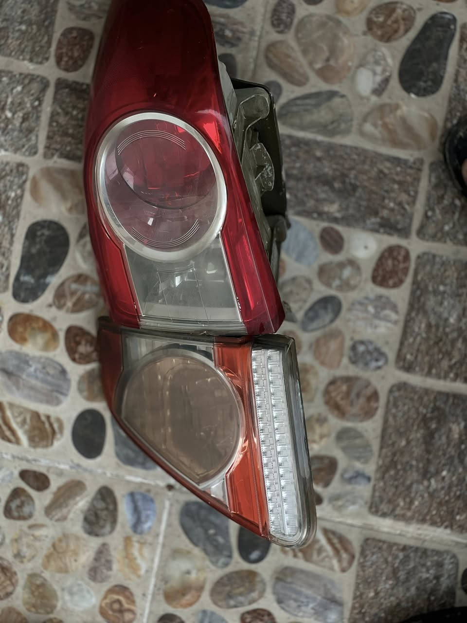 سڵاویـــ خوا لەبرایەنــ
تاقمـــ بەگلایتیـــ کرولا  2013  
ماڵەکە ئەوەیە کە دیارە 
کی حەزیــ لیەتیــ نامە بنیریـ بچۆکیــ تانــ ئەکەمـــ   
ڕەقەمــ تەلەفۆنــ.
 *********** 
سعر ٢٥ هەزار 
 ناونیشان عەربەت
