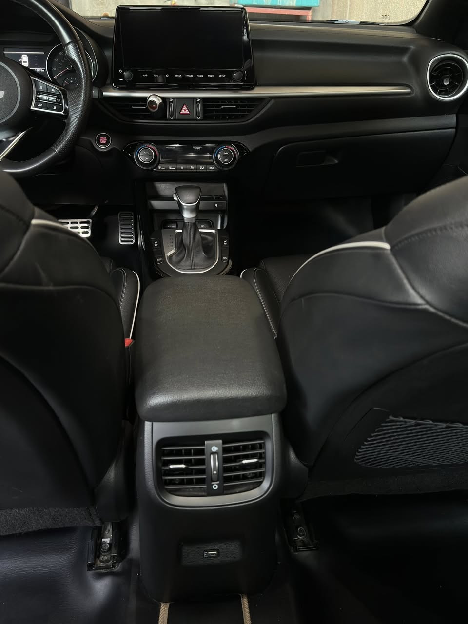 السلام عليكم 
كيا فورتي2024 .  اعلى شي بل جيتي الاين 
السياره كلها مختمه بGTline 
السياره ترقيم جديد باسمي شرط التحويل 
حادث  دعاميه ربع دعاميه اماميه  بدون ايرباك   
ماشية 18mil  
مواصفات اعلى شي 
1- بصمه 
2- تشغيل عن بعد
3- بصمه ابواب
4- نقاط عمياء
5- رادار امامي
6- رادار خلفي
7- رادار جابني
8- تحديد مسار
9- قياده ذاتيه
10- مثبت سرعه
11- وضعيات قياده 3
12- سايد بريك بصمه
13-اوتو هولد
14- اطفاء ذاتي
15-شاحن للاسلكي
16-فتحة سقف 
17- تبريد شاشه
18- شاشه جبيره تدعم كار بلي
19- كشنات جلد كهرباء وحار بارد 
20- محرك 2000دوش

مكان سياره : بغداد
السعر١٨٠ وبيه مجال


**إذا كنت صاحب هذا الإعلان وتريد حذفه لأي سبب، رجاءا أرسل رسالة إلى الدعم الفني**