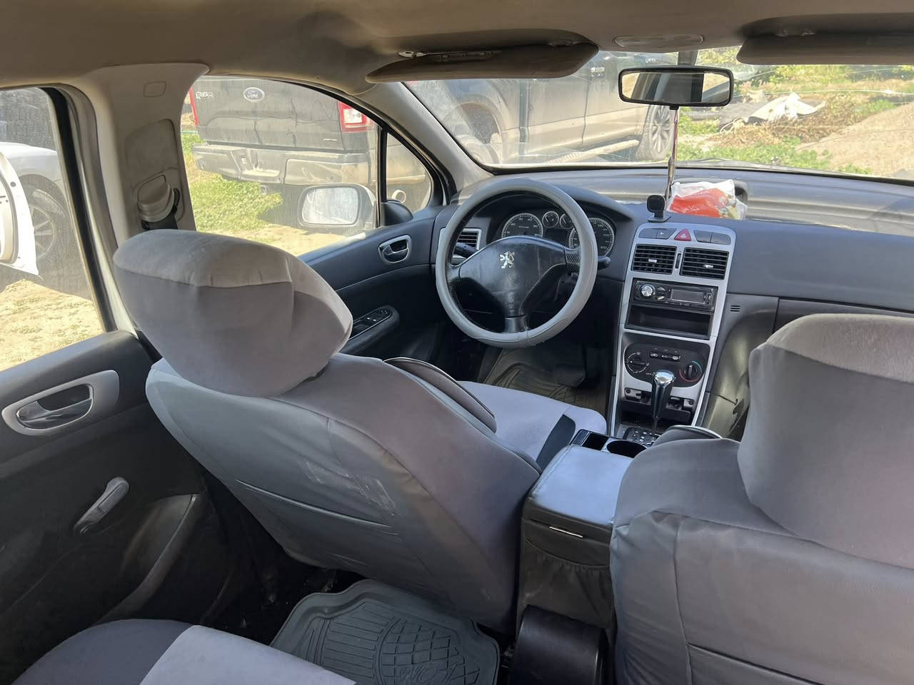 بيجو للبيع موديل2004 مال مزاد سياره جاهزه من الدعاميه للدعاميه تسجيلها يكلف 350 ألف بس يوصل كتابها كير محرك شرط
***********
