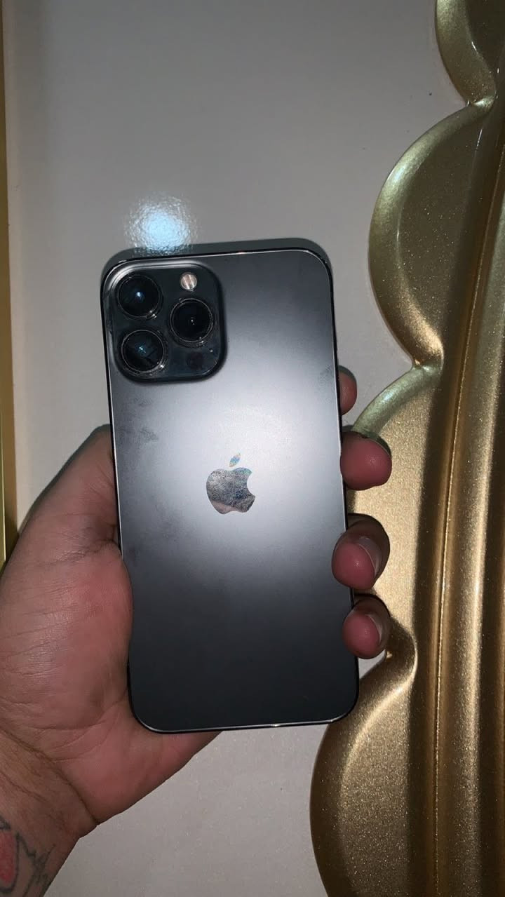 ايفون 13 برو ماكس
ذاكرة 265 
كارتونة اصلي
بطارية 81 
جهاز مال بيت نضيف 
اول مانزل اخذتة 
وكع وصارت فطر بل كلاس من فوك يعني مو شاشة كلاس فقط 
مكاني بغداد البلديات 
450
***********
