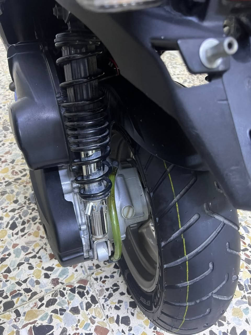 جبلي حديث للبيع 
المكان الشعب 
سعر 1400
***********
