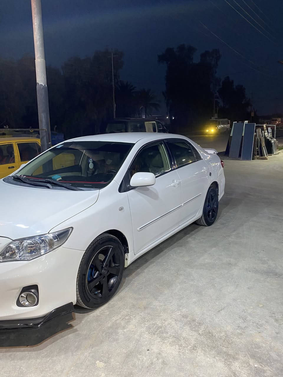 تحيه طيبه
كورلا موديل 2012 شركه عامه sas
السياره نضيفه بمعنى الكلمه بيها جاملغ تبديل اصلي نفس اللون فقط اثر طخه اما الباقي كفاله 
عليها اضافات 
شاشه اصليه تدعم اندرويد وكار بلي وحدها ماخذها ب ٢٥٠ الف ونشره دشبول متغير ؏ بلوتث 
لحيه اماميه ٤ قطع اصليه 
ورماش عالي ب ١٠٠ الف 
وعليها صبغ وياله وفجوج اصلي حراري ووياها بردات اصليه تعتيم ١٠٠٪؜ حته السكوبات تخم تاير جديد قبل سبوع شاده  للاتصال والاستفسار 
*********** واتساب فقط
