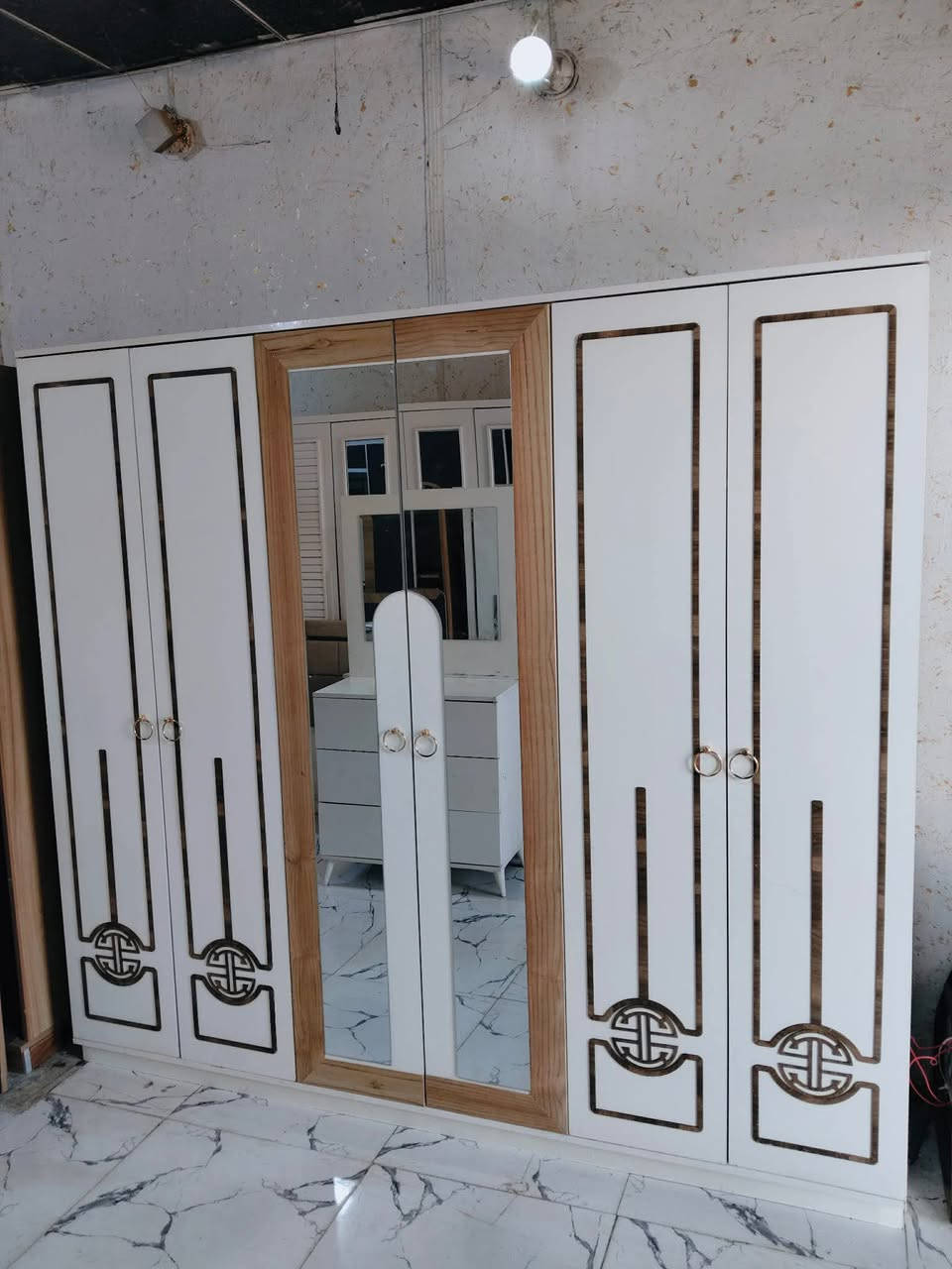 غرف نوم للحجز واستفسار خاص
#للبيع
#اكسبلور
#غرف
#توصيل


**إذا كنت صاحب هذا الإعلان وتريد حذفه لأي سبب، رجاءا أرسل رسالة إلى الدعم الفني**