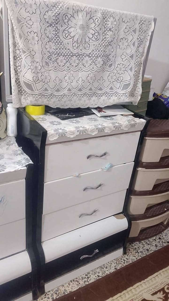 غرفة تركية مستعمله نضيفة جدا 8 قطع سعر 400 وبيهه مجال للاستفسار رقم ***********
