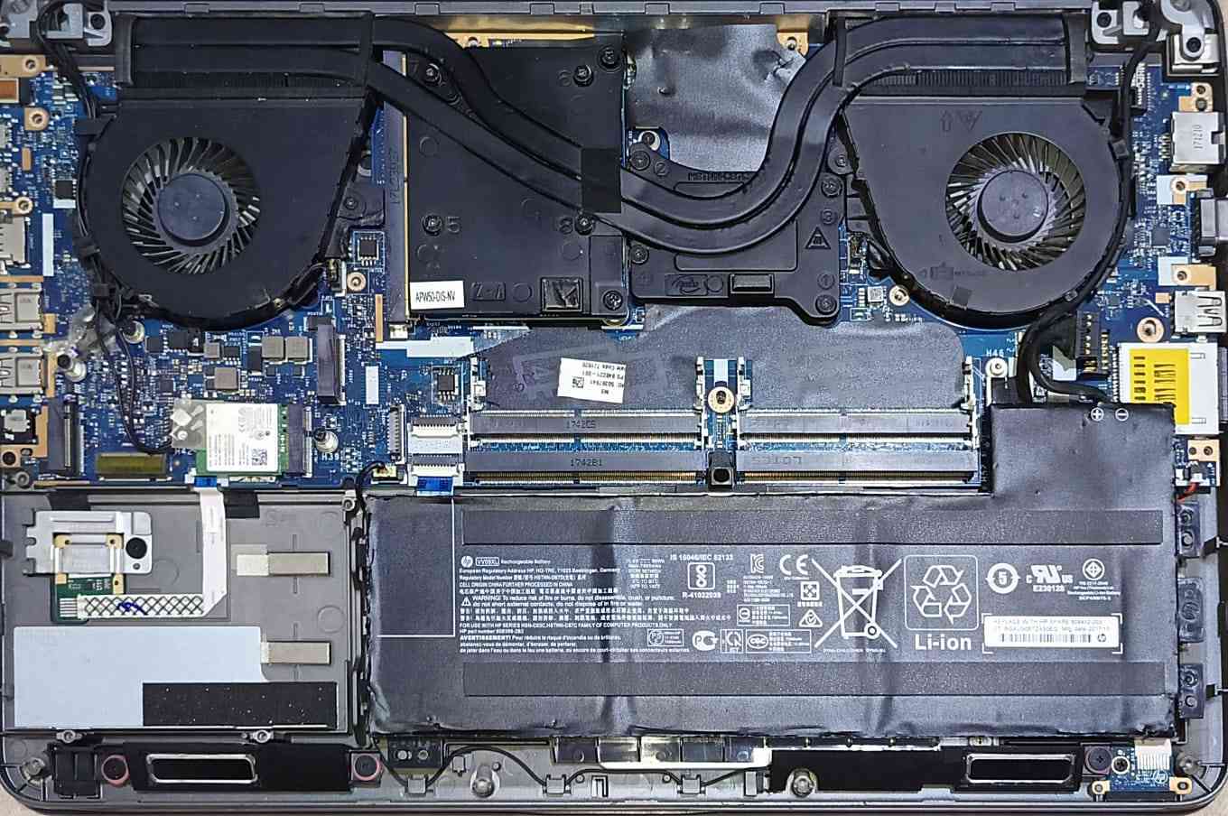 السلام عليكم 
لابتوب بي مشكلة بالبورد ضرب بسبب خليت هارد مو nvme لان هو ياخذ هارد نوع nvme وديته لمصلح ما عرفله 
الحاسبة تشتغل بس البايوس ما يقلع ف الشاشة دوما سودا والفانات تشتغل
اذا احد يعرف البورد مالته وين ينباع لا يقصر 
واذا احد يشتريه ك قطع غيار ابيعه هو وشاحنته 120 واط 
سعرهن 80
ملاحظة مابيه هارد ورام


**إذا كنت صاحب هذا الإعلان وتريد حذفه لأي سبب، رجاءا أرسل رسالة إلى الدعم الفني**