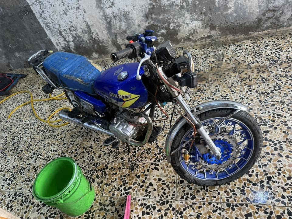 سلام عليكم شباب
دراجه للبيع أصوليه بس ضايعه اوراقه دراجه كهربائيات كله شغاله من الطول للطول محرك ما مفتوح تشتغل نكره سلف وهندر عينه إلكترونيه  يعني الدراجه جاهزه كل نقص ما بيه سعره ٤٥٠ اوبيه مجال قليل مكاني المجر الكبير ***********
