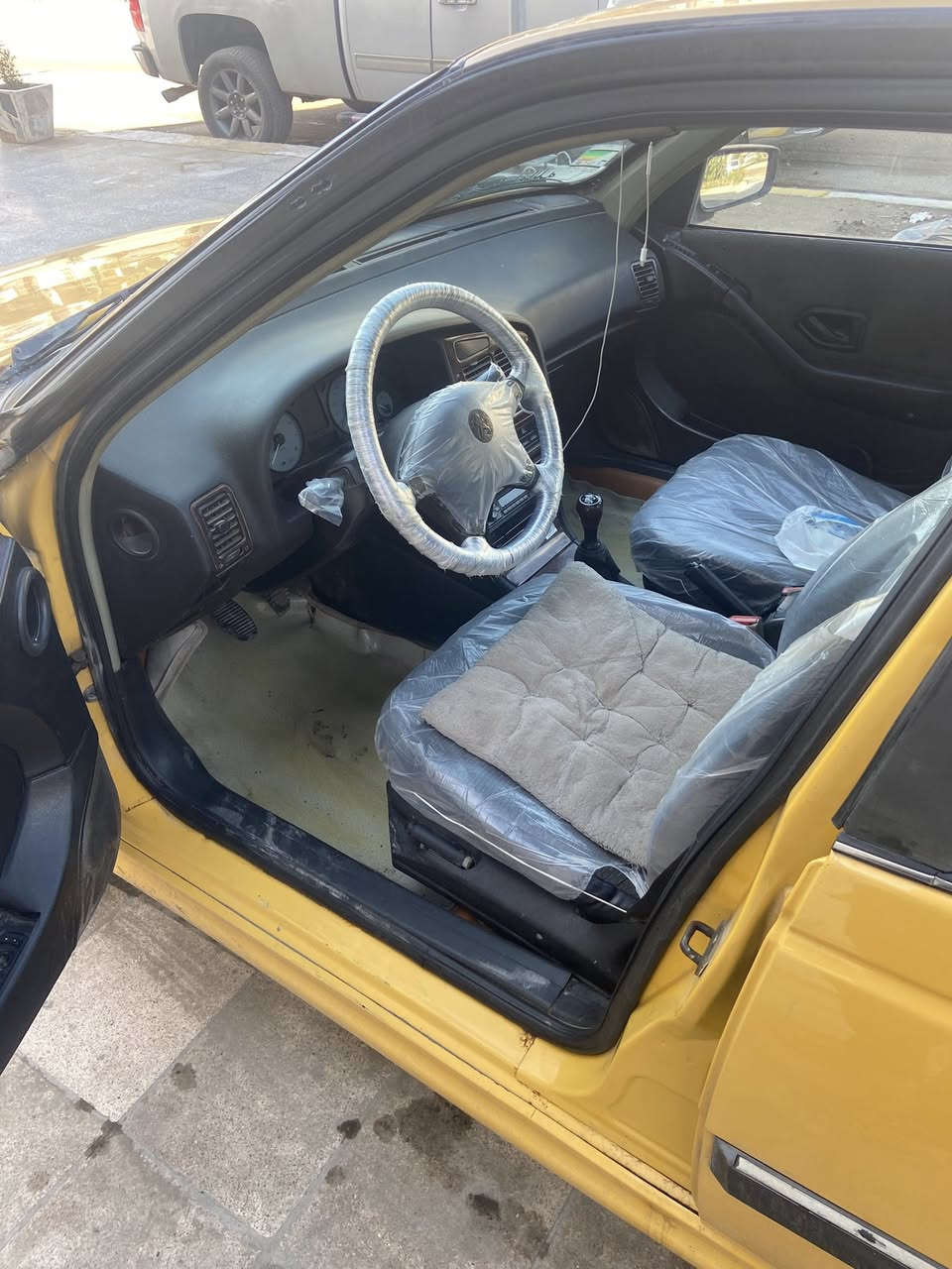 سلام عليكم
بيجو بارص  للبيع 2015 رقم بغداد مكان السياره  بغداد

السياره نضيفه خير من الله بس بيها خيط تبخير 

كير مكفول كهربائيات مكفوله صدر امامي خلفي جديد
عينه وصينيه جديد تخم تاير جديد بيها بس الهلال مال البنيد صبغ تحويل مباشر السعر. 49  الاستفار 

***********
