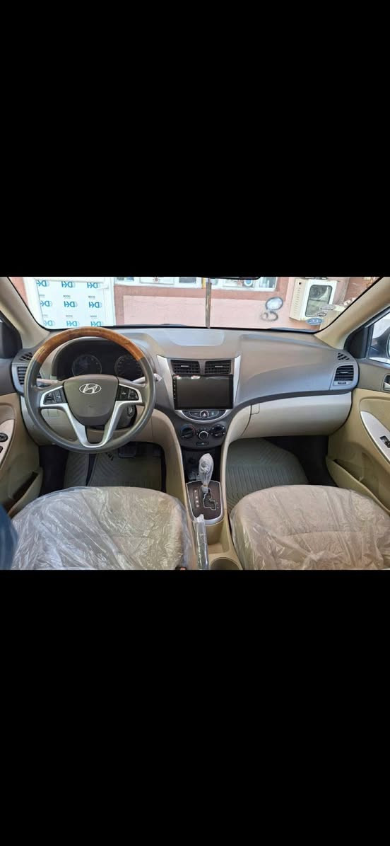 اكسنت ٢٠١٥ خليجي بيها قطعه صبغ  فقط كير AT نظام ايكو تحكم ستيرن كامره محرك ١٦٠٠ دوش رقمي *********** سعرها ١١١
