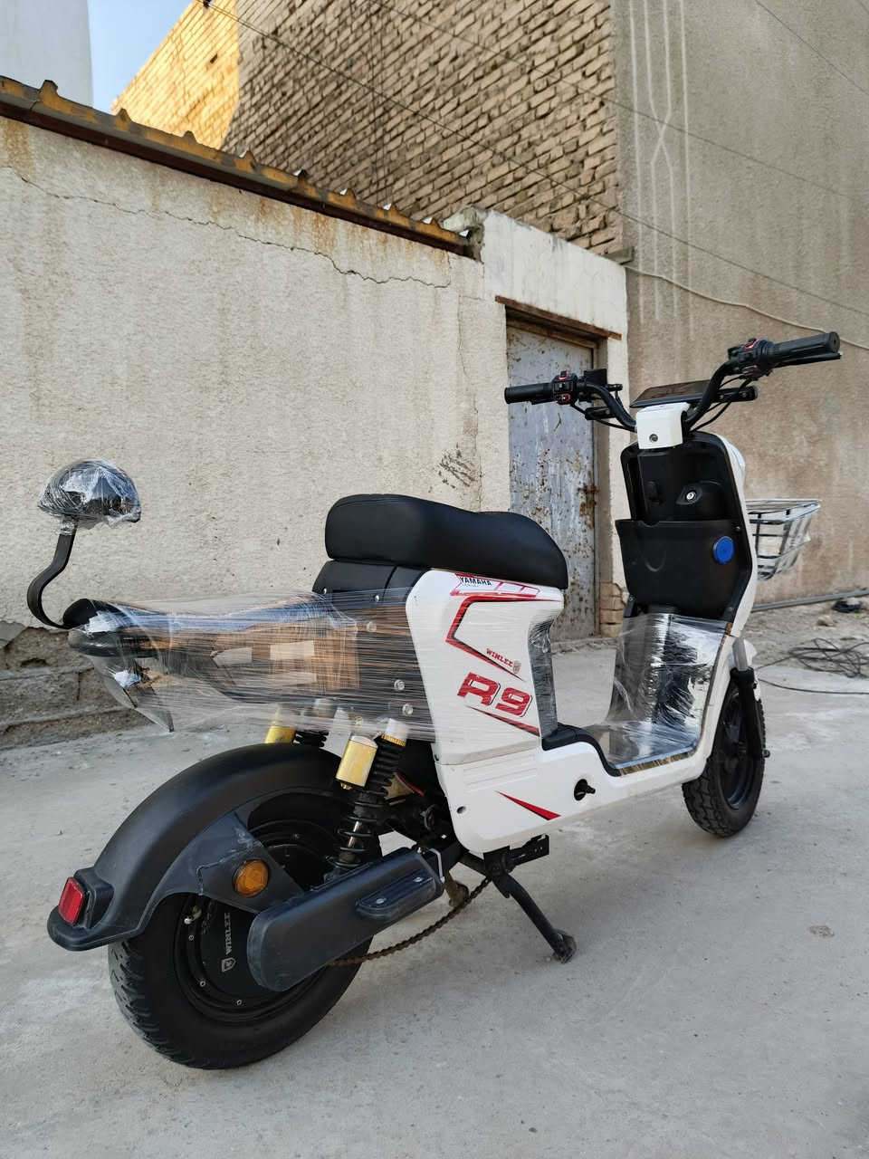 السلام عليكم 
دراجة شحن نوع R9 دراجة نضيفة بطاريات 5 حجم وسط غراضهة كاملة البايدرات و الشاحنة موجودة 
سعر 400 مكاني بغداد حي العامل 
رقم / ***********
