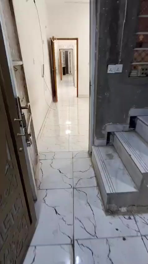 شقه ارضيه للأيجار تحتوي على غرفه وصاله وخدمات بلكم طلاب أو عائله  اجارهة 400 للتواصل على الرقم ***********
