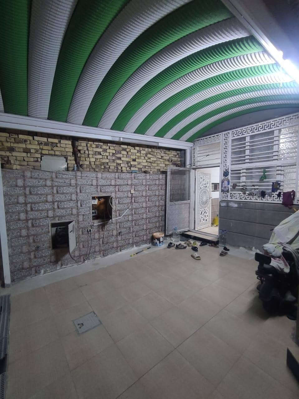 #دارسكن #للبيع  الديوانية حي الجامعة شارع 20 الوسطي قرب شارع عشرين 

المساحة 200م.                       طابو صرف 

الطابق الارضي
استقبال +صالة +مطبخ حار وبارد +غرفة نوم2  +صحيات داخلية وخارجية 

الطابق الاول/ غير مسكون 
غرفة نوم عدد 3 + صالة +مجمع صحيات 

((البيت بناء حديث  طابوق +كونكريت))

للاستفسار يرجى مراجعة مكتب وليد للعقار
العنوان الديوانية حي الجامعة شارع 20 
الاتصال ع الرقم //***********
