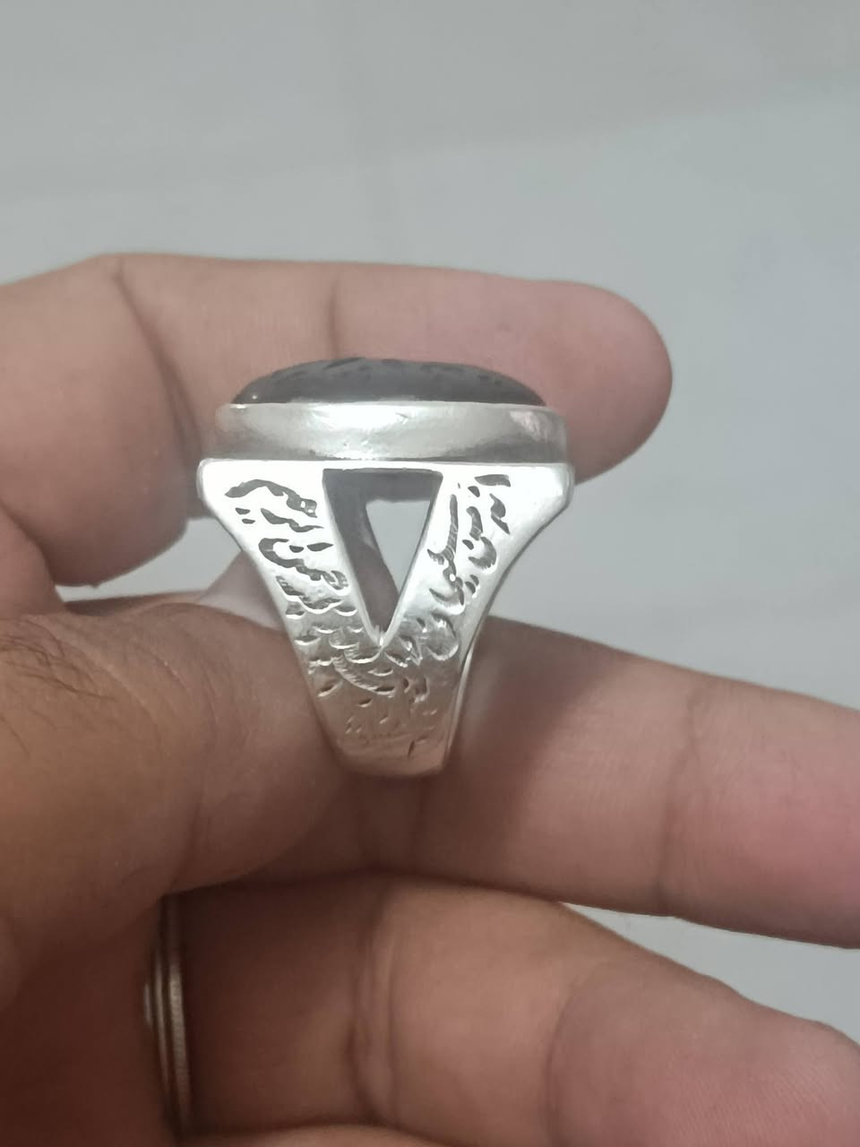 شفه يماني  قديم 
صياغه يدويه ثقيله 
مخطوط الملك لله 
قياس 24
السعر 150 الف 
***********
بغداد الامين الثانيه
