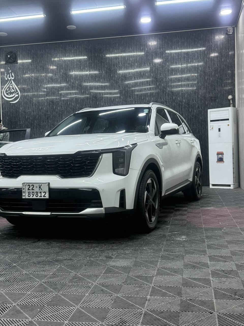 السلام عليكم للبيع كيا سورنتو 2024 وارد خليجي كفاله عامه السياره فقط بيها شخط باب سكن كد اصبع والباقي كفاله من الصبغ والباره والشخوط والملاحظات والحالوب السياره نص فول ويكل كروم لايت ليد وعدسه اشاير مري تحكمات ستيرن شاشه متصل شحن لاسلكي كشن كهرب 7 راكب 3 قطع تبريد السياره ماشيه 100 محرك 4 سلندر محرك ما مفتوح كير مامفتوح كله بشرط وضع شركه مكان السياره جنوب الموصل القياره ***********
