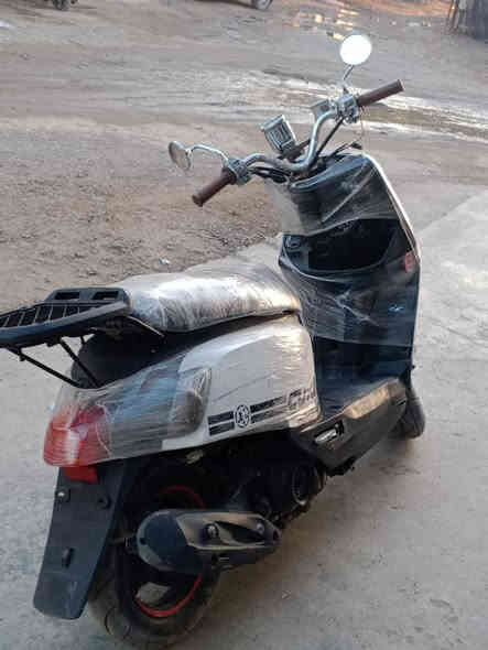 السلام عليكم
للبيع دراجه بوليس كامله مكمله مكينه لاتنقيص لاتبخير كهربائيات كلها شغاله لايت بك لايت اشاير يمنه يسره 
السعر : 450 وبيها مجال 
العنوان : بغداد الشعب شارع الصحه 
الرقم : ***********
