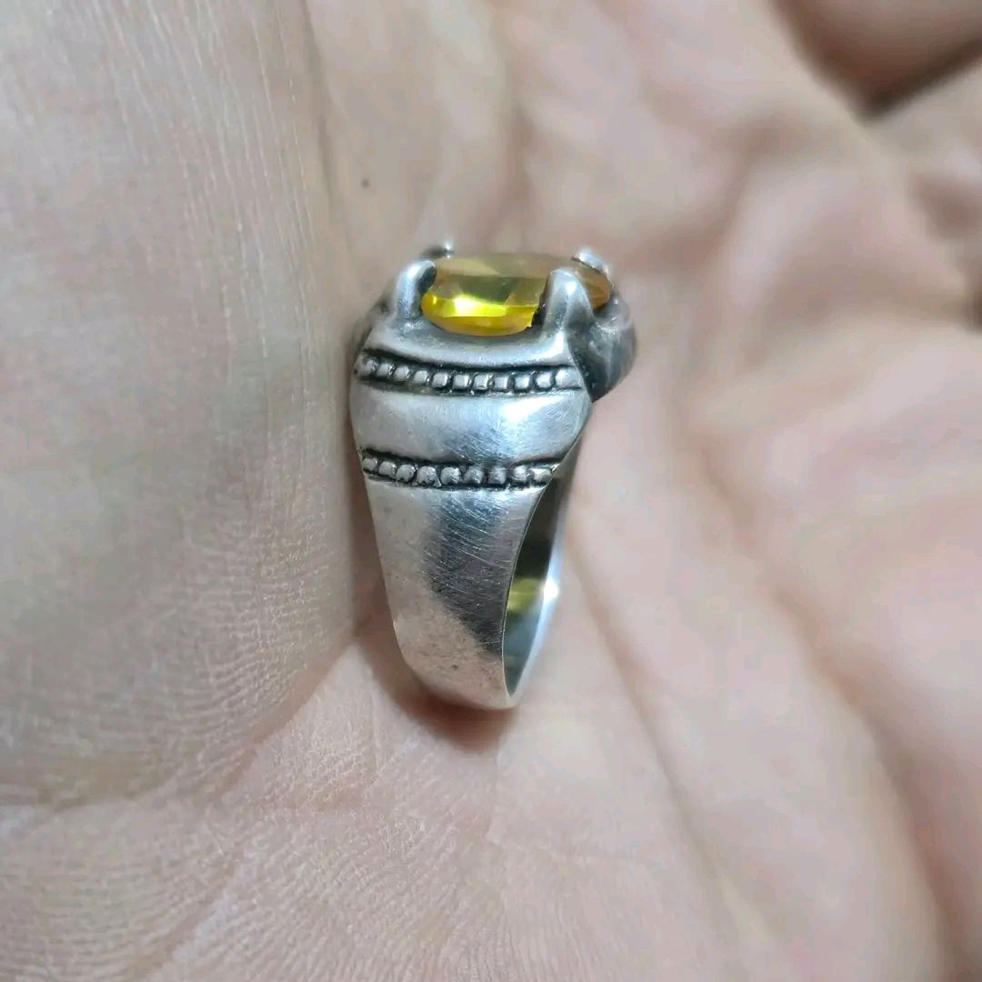 زاركون اصفر 
قطعه في منتهى الجمال والروعة 
فضه ٩٢٥ 
قياس الحجر ١٠ ملم
قياس الخاتم ١٨
للاستفسار والحجز خاص


**إذا كنت صاحب هذا الإعلان وتريد حذفه لأي سبب، رجاءا أرسل رسالة إلى الدعم الفني**