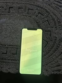 ايفون XS ماكس • ٦٤ • شاشة مكسورة