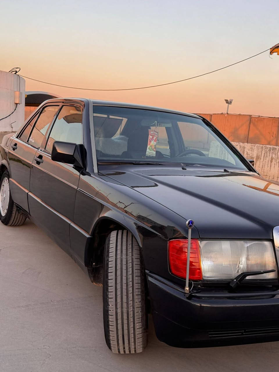 مرسيدس حجم 190موديل 1991 صيغ عام للجماليه كير ومحرك ونجي 2400 تبريد وتدفئه صدر جديد وطخم تايرات جديده كهربائيات كلها شغاله وهزه وبراد ورقم جديده شرط تحويل ووكاله سعرها 65 وبي مجال والشراي يخابرني وهذا رقمي *********** ويدلل كركوك, العراق
