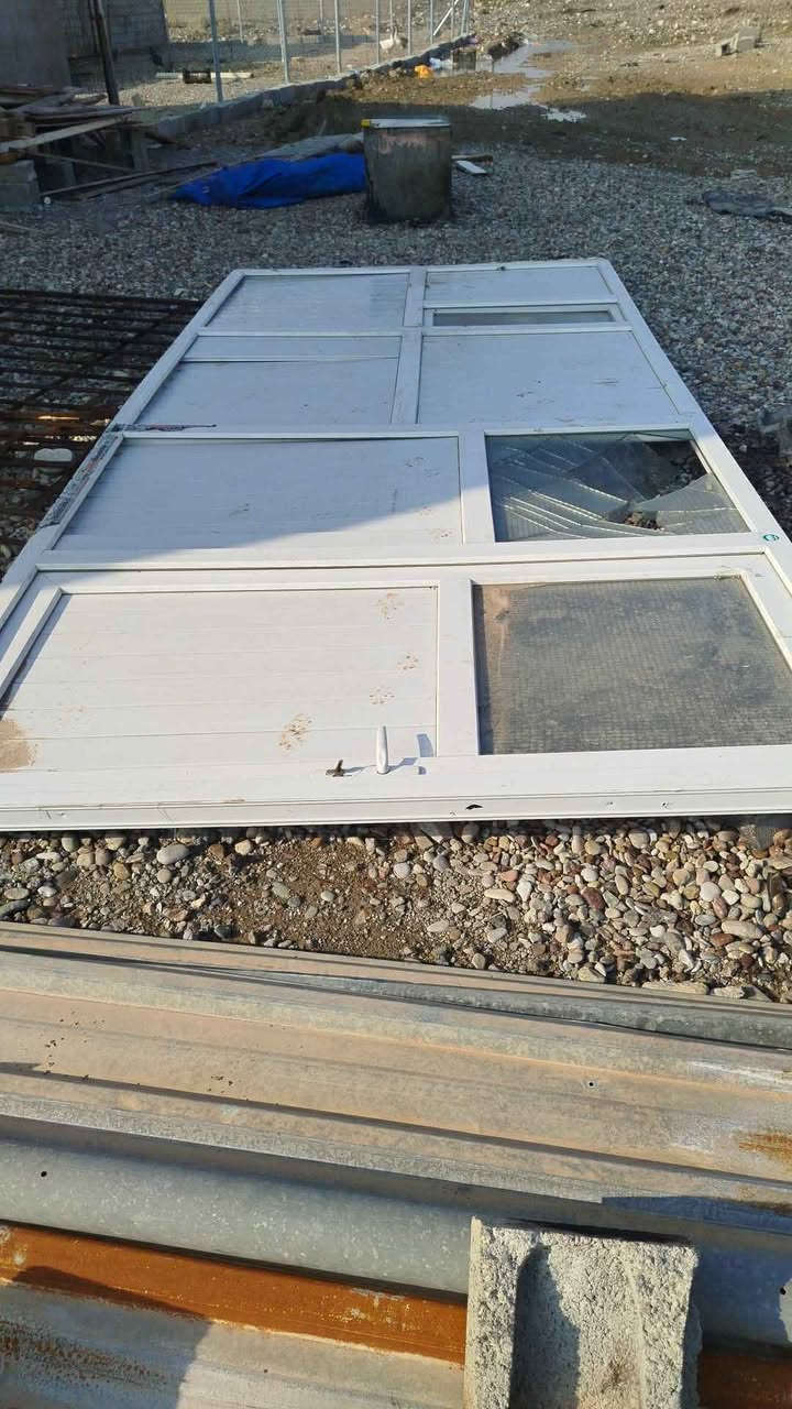 بوب صاجيات عدد 2 مع قطعه المليوم  للبيع التفاصيل اتصال او مراسله *********** كركوك, العراق
