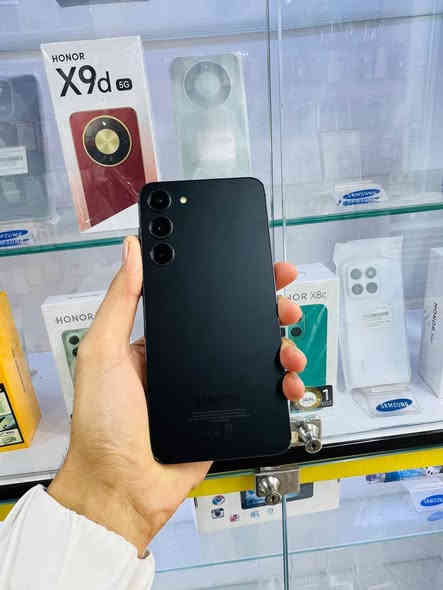 سامسونك s23 بلاص 5g شرق أوسط زلخ مابي نظافته 99% استعمال قليل كارتونه موجوده ذاكره 512 رام 12 جهاز يخبل  غني عن التعريف ١٢٠ فريم كامرته احله من الايفون  (سعره 575) *********** واتساب
