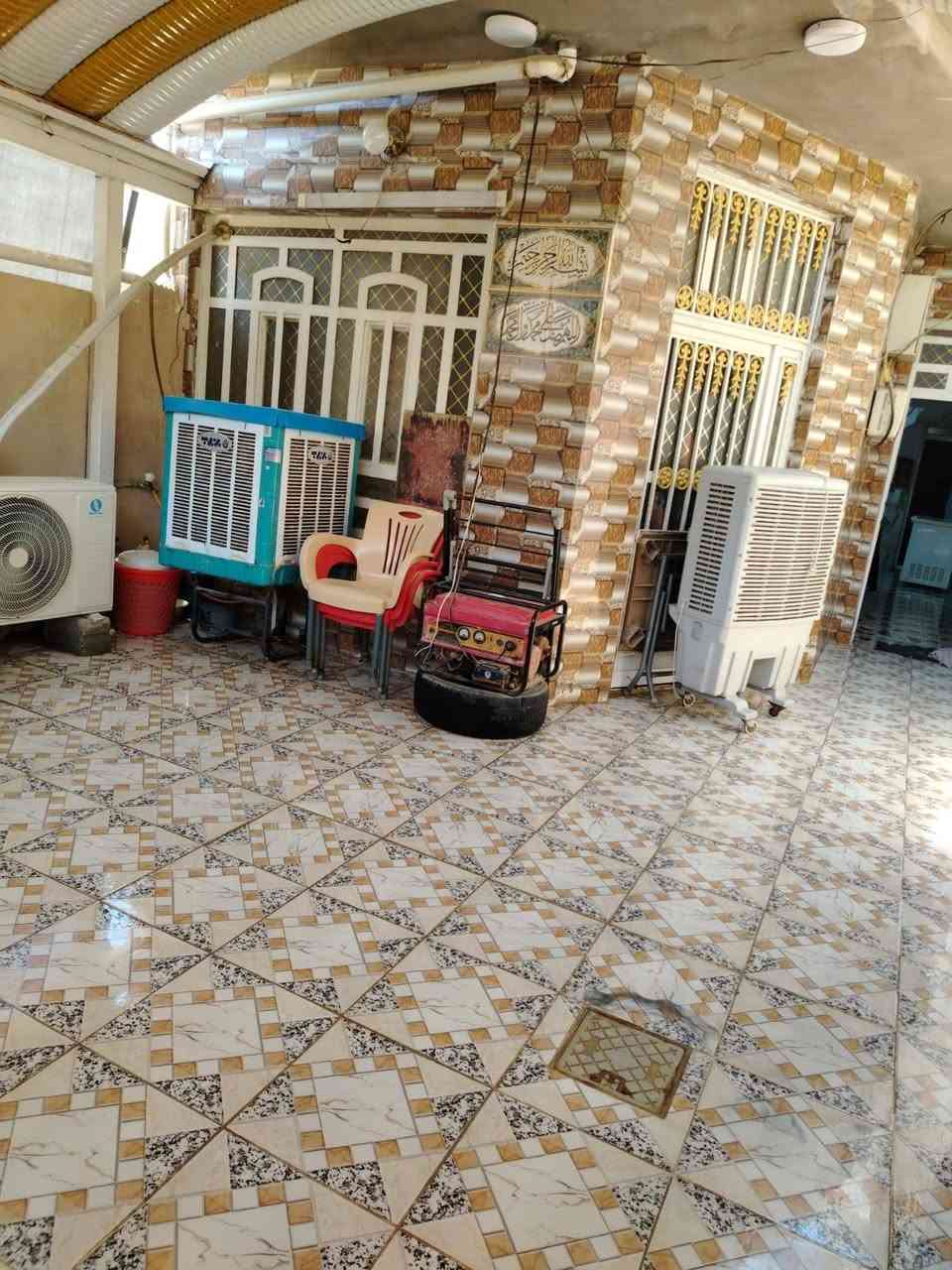 السلام عليكم دار للبيع مساحته 120 متر خلف مول اهل الخير بكاع كريم  البيت  صاله و ومطبخ و وكيلدور  وطارمه  وصحيات
السعر 55  وبي مجال

***********
