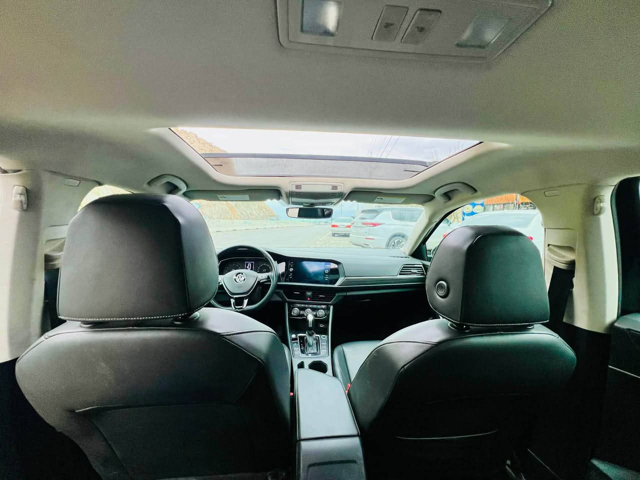 سەرەتا بەناوی خوای گەورە 
جیتە 2020 مواسەفات SE 
پانۆراما کوشن هیتەر شاشە گەورە 
تەنها 49 هەزار رۆیشتوە گێرو مەکینەی بەشەرت 
دوو پارچەی بۆیاخ هەیە بێ ناو گرت 
ئێرباگ شان سوکان تەقیوە داشبوول بەشەرت 
سعری 135 گەڵاو مەعامەلە 
سەنەوی بەسەر نەچووە 
ژم . *********** رانية, السليمانية
