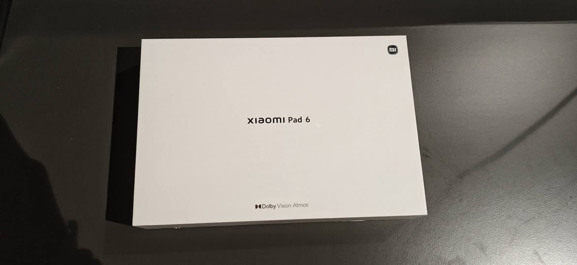 شاومي باد 6 256GB لون ازرق يحتوي على الكارتون ويوجد فيه بعض الضربات على الحواف ولكن لا تؤثر على استعماله 
السعر: 325 الف 
للتواصل واتساب ***********
لا يوجد توصيل 
العنوان: داخل النجف
