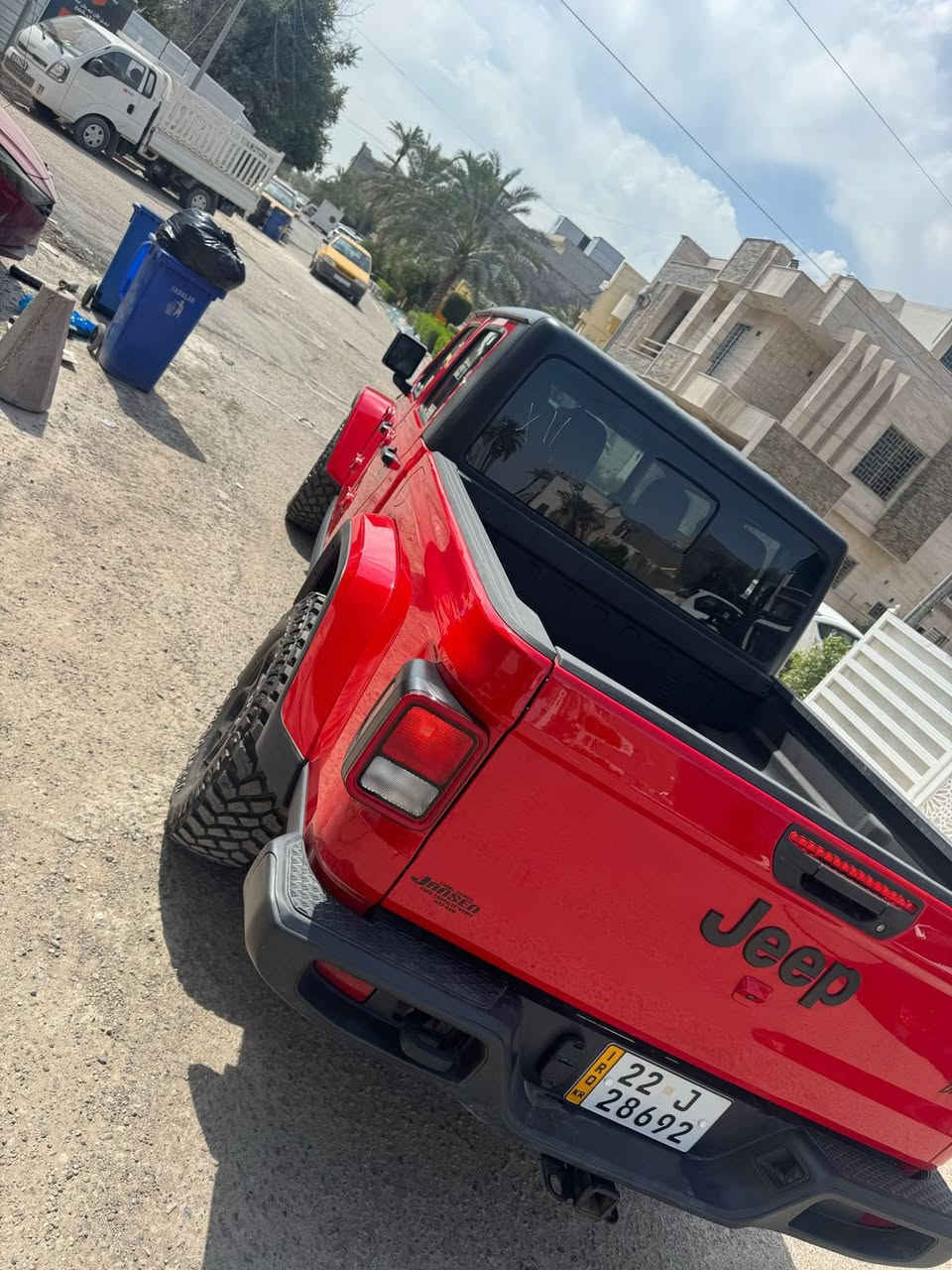 السلام عليكم للبيع او المرواس حسب القناعه 
جيب كلاديوتر سبورت 
موديل 2023

السيارة حادثها كما موضح بل صور نص جاملغ خلفي صبغ فقط والجاملغ الامامي فقط مفتوح جان داخل السيارة 
حجم المحرك 6 سلندر 3600 
ماشيه 18 الف فقط 
موصفات جام كهرب مري كهرب هيتر بل كشنات وبل استيرن بصمه تشغيل وبصمه ابواب وباقي المواصفات المعروفه السيارة رقم اربيل اباسمي ترقيم جديد 
مكان السيارة زيونة 
شارع الربيعي 
السعر 330 ورقه
***********واس اب
***********
