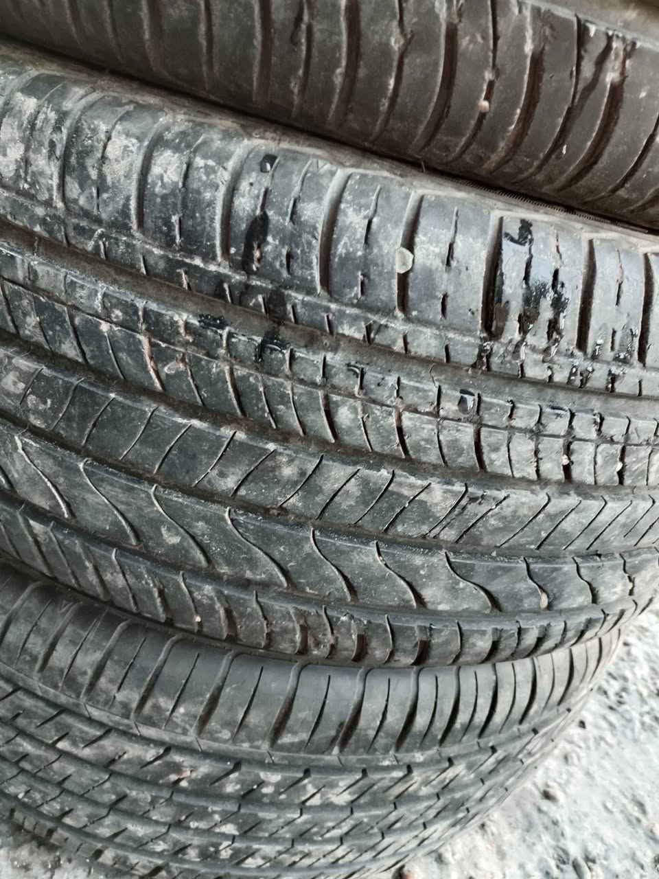 سلام عليكم
تخم ويل حجم 17معة تخم تاير كامل معة الكبات 
اصلي مختوم للعنوان النجف الاشرف السعر 200الف 
الاتصال ***********
