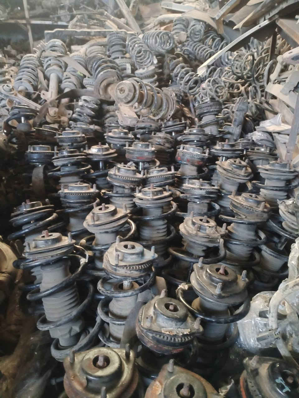 تم بفضل من الله توفر ادوات احتياطيه لكافة السيارات الامريكيه مرآة جانبيه آفنجر ...c200، أوباما،جارجر ،دارت وقواعد فيوزات ومراوح وكما مبين بالمنشور البيع جمله ومفرد العنوان النجف الاشرف الحي الصناعي ساحة الأمريكي *********** للحجز واتساب..
