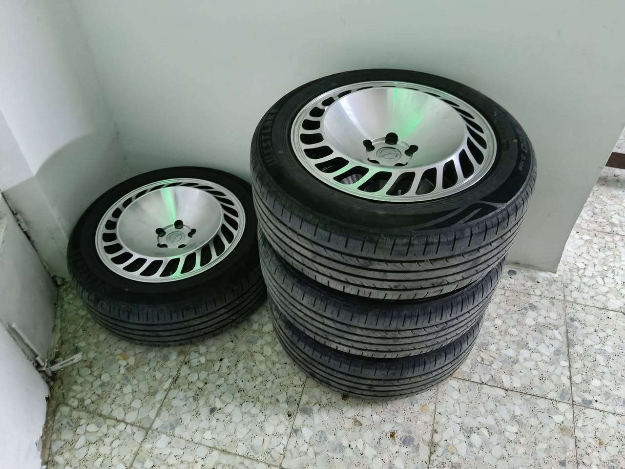 تخم تاير و ويل مايباخ للبيع قياس 18 مكاني بغداد ***********
