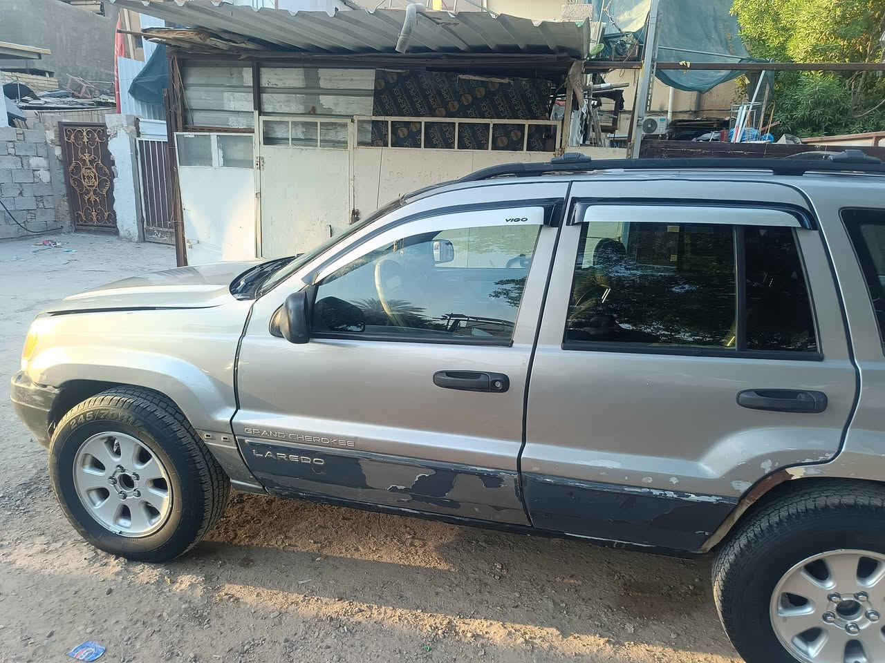 السلام عليكم جيب شروكي مديل 2000 لبيع وياهء تخم تاير جبلي سعر 65ورقه بيه مجال الهاتف ***********
