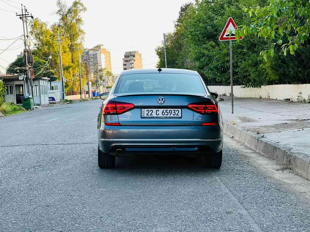 باسات ار لاين passat rline
محرك تيربو ( 2000 ) 
موديل ( 2018 ) 
السيارة بيها بوند صبغ بدون دواخل بدون ايرباك
لون نفطي

<المواصفات>

 تحكم ستيرن
رادار امامي 
توقف اضطراري
تحديد المسار 
رادار جانبي نقطة عمياء
رادار خلفي مانع اصطدام
كشنات جلد تدفئه 
جامات اوتو
داخل السيارة جلد اسود 
السيارة باسمي رقمها اربيل
السعر ارسال رسالة عالخاص
المكان السيارة اربيل
رقم الهاتف ***********
Watsap ✅ أربيل, العراق

