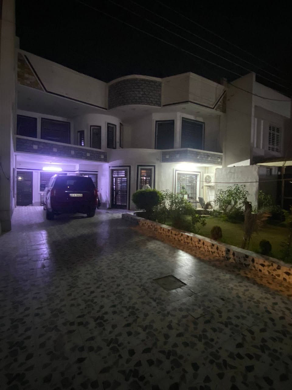 #يعلن مكتب الجوهره للعقار 
 بيت 300متر للبيع
واجه 12
نزال 25
 دار يحتوي كراج +حديقه
صاله ومطبخ حار 
ومطبخ بارد + هوال داخلي+
7غرف نوم وخدمات 3
حي الجهاد ديوان المخابرات 
للأستفسار 
 ***********وتساب
***********وتساب
