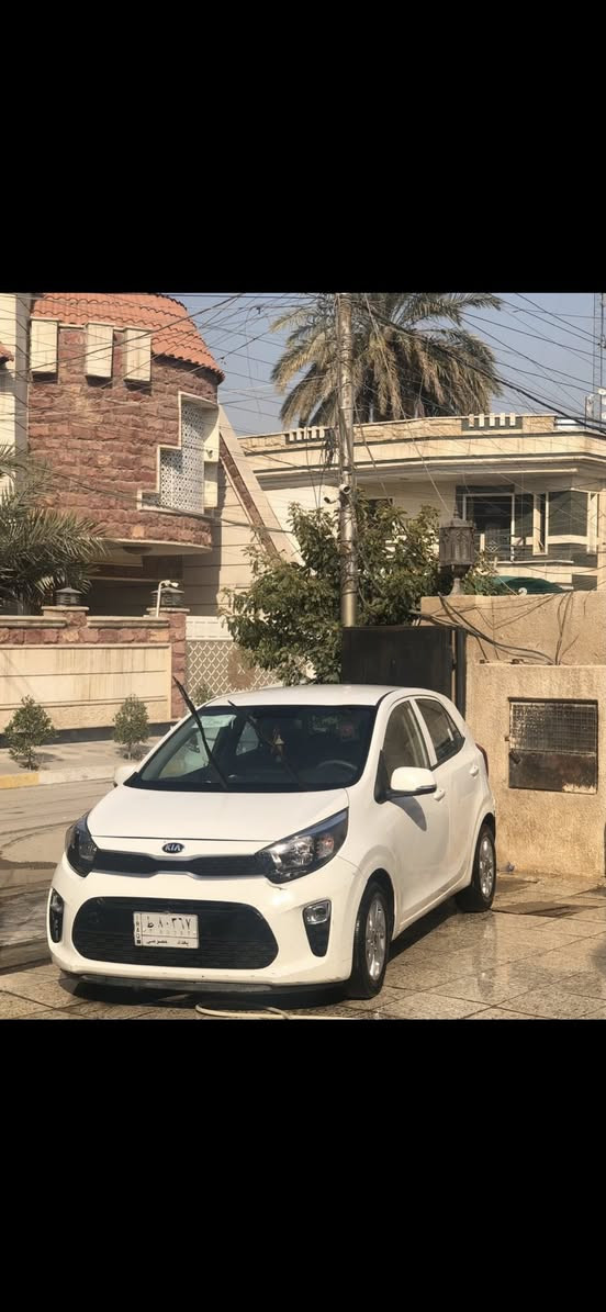 مرحبا إخوان ,,
كيا بيكانتو خليجي موديل 2020 
لون ابيض 
رقم بغداد بإسم زوجتي
ويل كب ,, جام كهرباء عدد 4
كاميرا أمامي و خلفي ,, اشاير بالمري
و حساس خلفي فقط ،، مري كهرباء و شفط
ماسحة خلفية ،، تحكمات ستيرن جهتين
ماشية 69500 كلم
شاشة اصلية حجم كبير لمس ،، سماعة سقف
اييرباك عدد 2 ،، مقاعد مخمل
GPS ,, سويج شخاطة ريمونت عدد 2
صيانة كاملة سويتلها و باتري جديد و فلاتر و دهن 
الدعامية الامامية و الخلفية بيهن ملاحظات 
السيارة بدون حادث او صبغ او تبديل او تعديل
السعر 11800 $ دولار 
بغداد الكرخ 
رقم الهاتف / ***********
تحياتي
