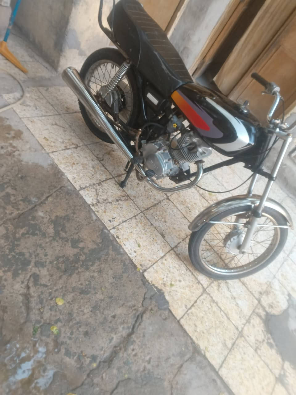 دراجه ايراني . مكينه نامه شلامجه حلوه . تانكي كشن  كله جديد دبلات شغاله الدراجه حلوه مال جناي . المكينه شلعه ومعدل اشك الكاع. كلك مكفوله من السرقه . مكاني جمعيات اسكان المونئ  بصره  . السعر 350 وبيهه مجال   
***********
