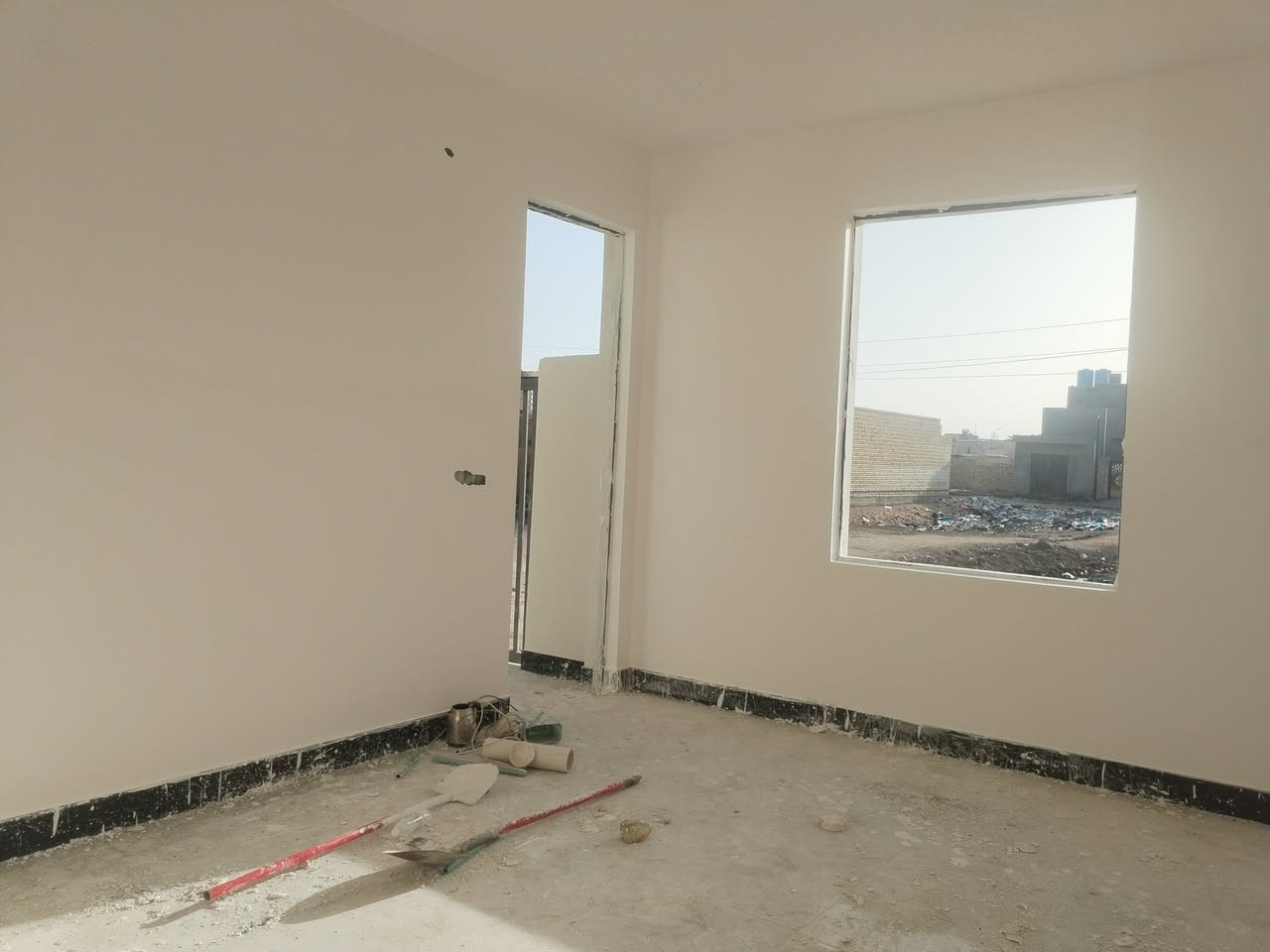 #يالله (اللهم صل على محمد وآل محمد)

#بيت زراعي 110 متر للبيع ☺️

#البناء طابوك صب كونكريت شغل درجه أولى

#يحتوي على غرفه وصاله ومطبخ وإستقبال وصحيات خارجيه وداخليه وطارمه 👍

#البيت كامل تستلمه مفتاح خلال 10 أيام🔑

#خدمات كامله ماي ومجاري وكهرباء وانترنت ضوئي بالباب وشارعه 10 أمتار تقريباََ

#العنوان ناحية أور (السديناويه) حي الحسين قرب مجمع حسن يبعد عن التبليط 100 متر فقط

#السعر 55 وبيه مجال قليل

للإستفسار الإتصال على الرقم ***********
