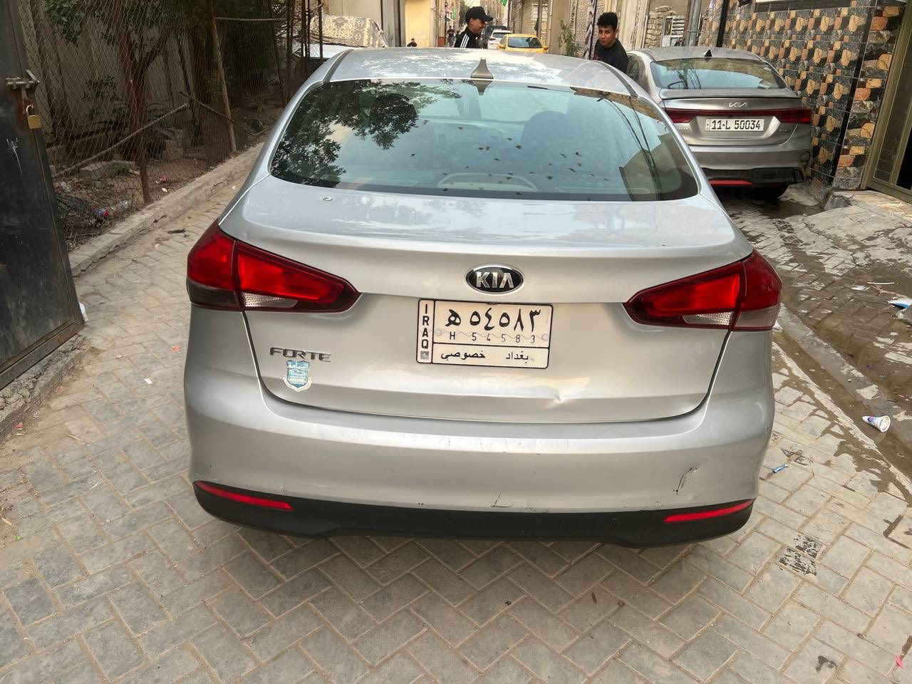 السلام عليكم
فورتي كيا ٢٠١٨ مكينه دوش 
وارد حادث خشم البنيد 
يعني البنيد نفسه سياره ليبل واحد
عنوان بغداد 
رقم الهاتف ***********
