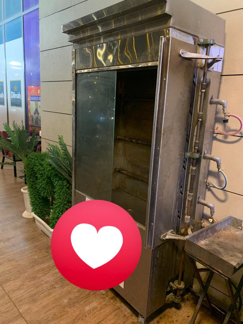 متوفر غراض مطعم للبيع 
شواية كباب
حماية مال كنتاكي
شواية مال دجاج للتواصل خاص او على الواتساب 
***********
