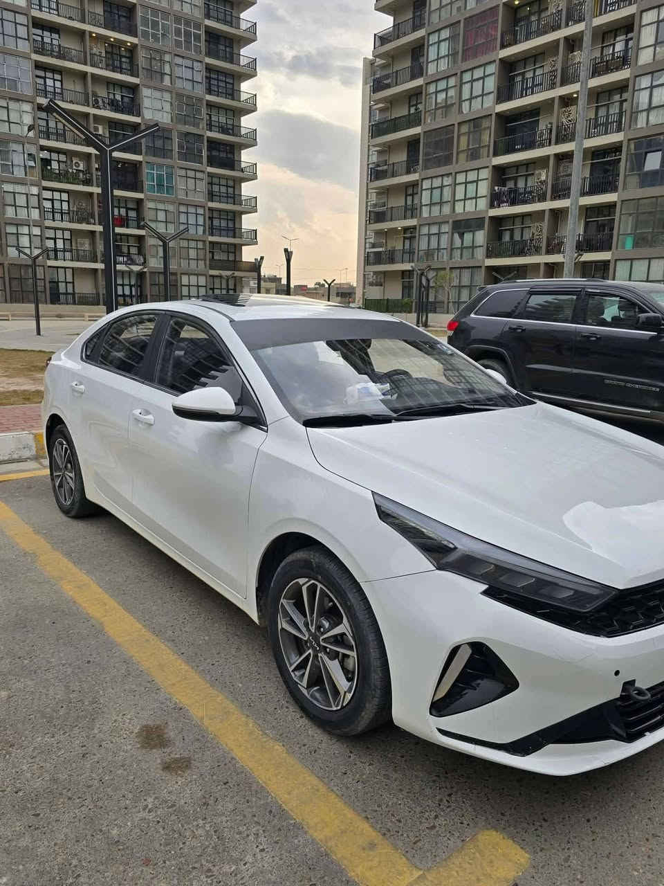 السلام عليكم
كي 3 موديل 24  رقم دهوك بسمي  مكفولة عدا هاي البدعامية ماشرة بالصورة فول مواصفات  فتحة بصمة  وسايد بريك كهرباء اوتو هولد مري شفط كشننات جلد تبريد بيانو شاشة كبيرة 9 انج ماشية 33  
العنوان بغداد الكرخ
السعر 147 وبيه مجال
*********** الاتصال
